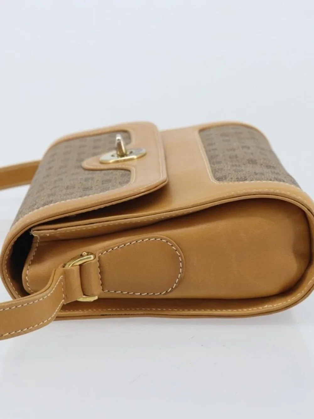 GUCCI Micro GG Supreme Shoulder Bag PVC Beige Gold Auth AMZ079